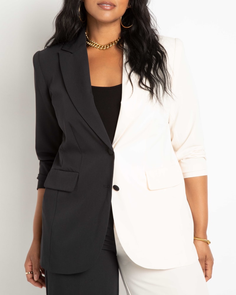 Side of a model wearing a size 26 Colorblock Blazer in Black Onyx + White Smoke by ELOQUII. | dia_product_style_image_id:290267